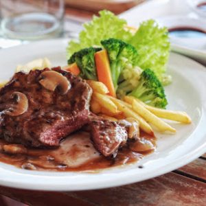 Menu Steak Salah Satu Western Culinary Andalah Socius Cafe